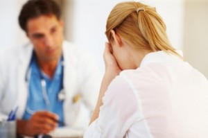 Injured woman talking to  doctor